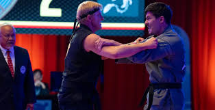 Cobra Kai: Um Revival Nostálgico que Equilibra Golpes e Emoção 4 cobra-kai
