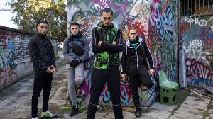 As 10 Melhores Séries sobre Gangues: Crime, Poder e Lealdade 11 Gangs-of-Milano